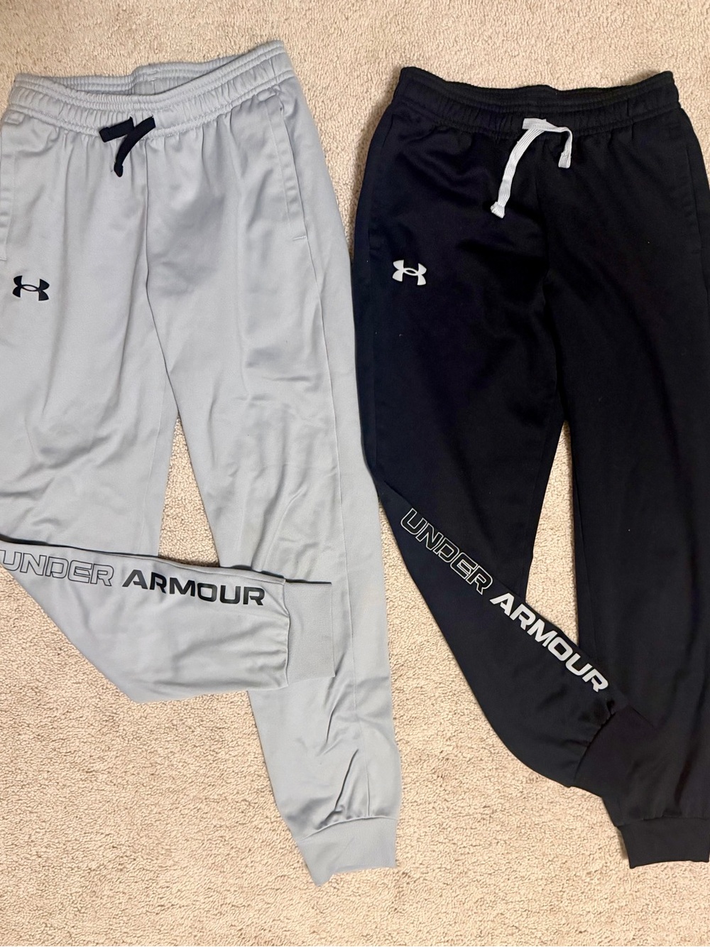 Under Armour Kids Black & Light Gray Logo Jogger Set (medium)